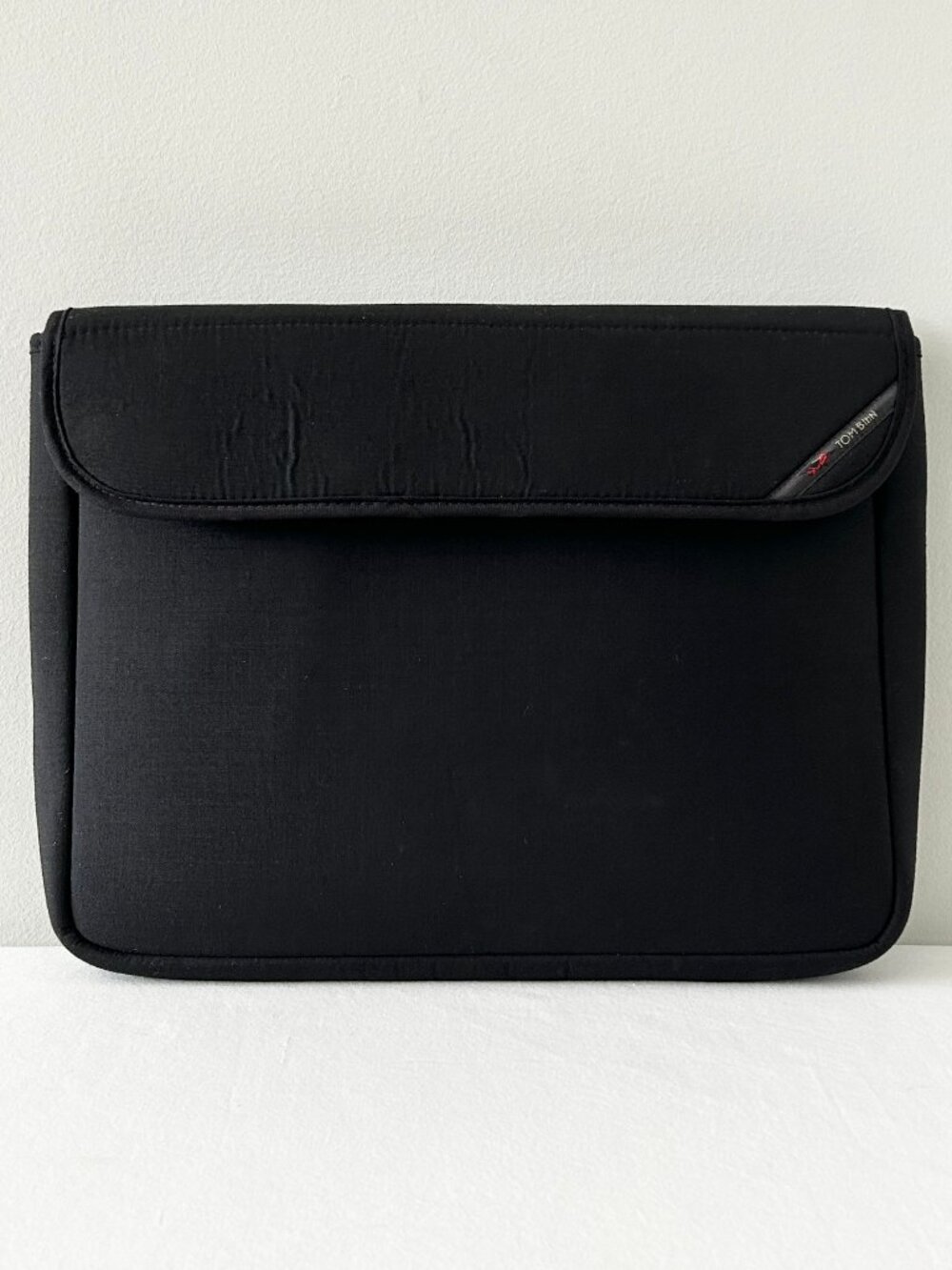 TOM BIHN Soft Cell Laptop Sleeve Padded Case Black Hook & Loop Flap Close USA